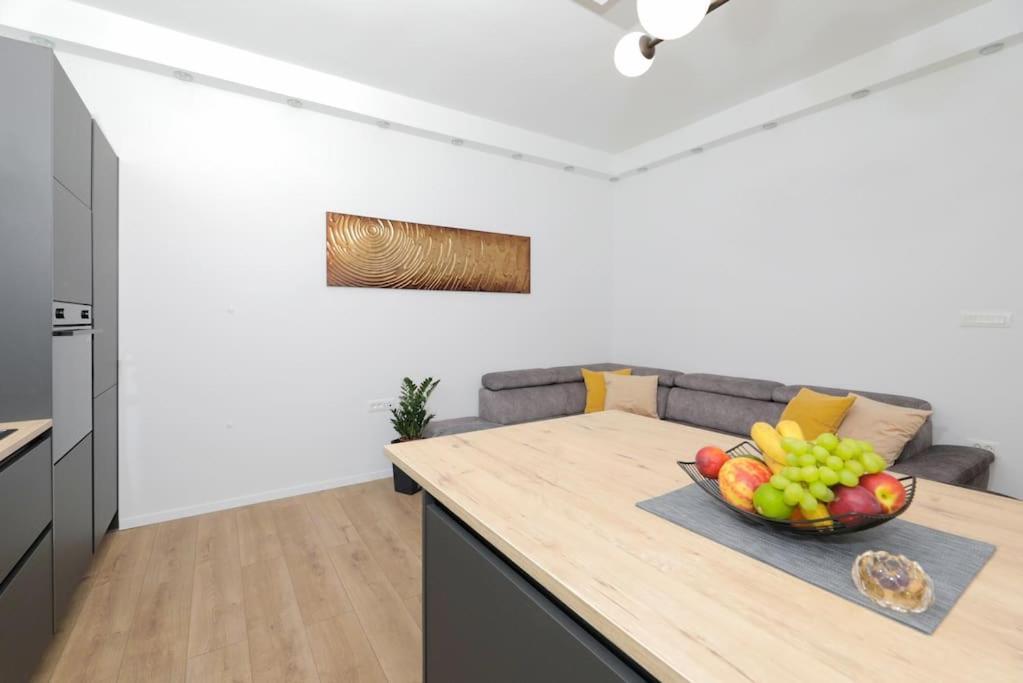Tata Apartment سبليت المظهر الخارجي الصورة