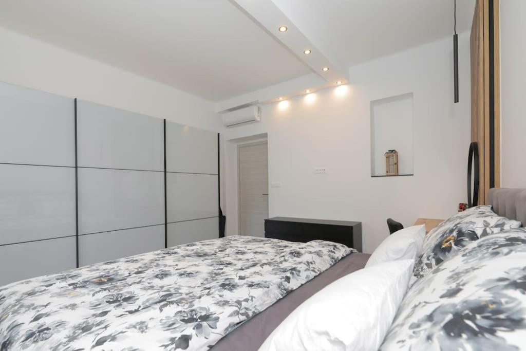 Tata Apartment سبليت المظهر الخارجي الصورة
